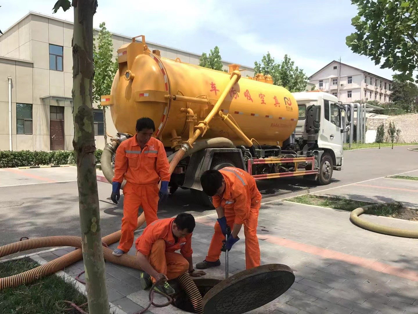 称多化粪池清理与5-8吨吸粪车施工效率分析